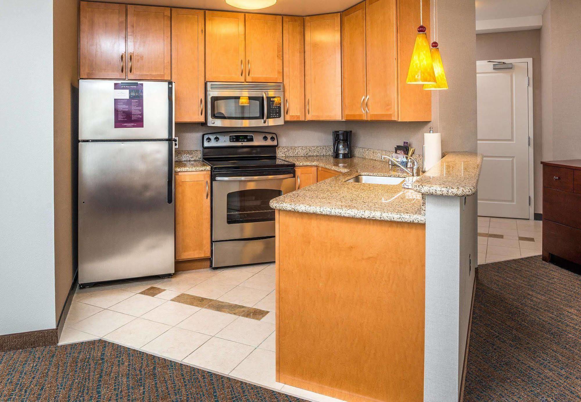 North Shore Hotel 4*