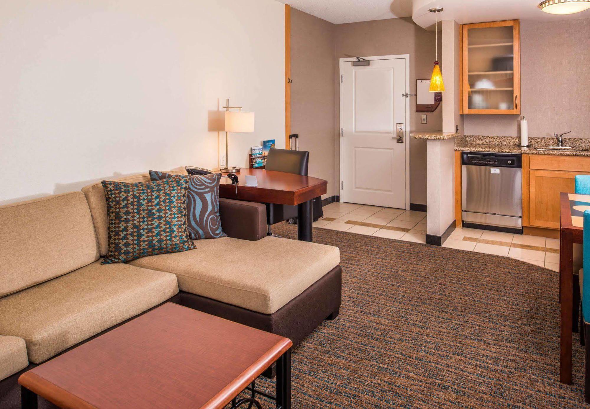 North Shore Hotel 4*